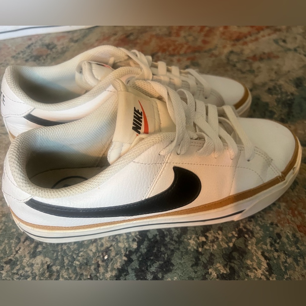 Nike Court Legacy